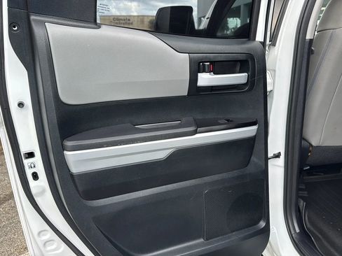 Used 2017 Toyota Tundra Limited w/ Limited Premium Package image 25