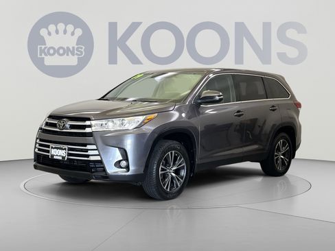 Used 2019 Toyota Highlander Plus AWD/4WD image 1