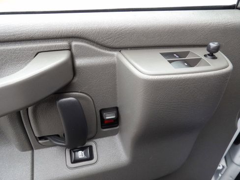 Used 2022 Chevrolet Express 2500 w/ Driver Convenience Package image 15