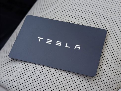 Used 2021 Tesla Model S Plaid image 22