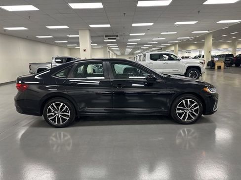 Used 2025 Volkswagen Jetta SE image 8