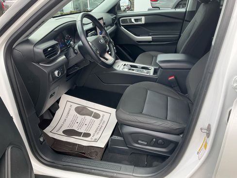 Used 2022 Ford Explorer XLT image 5