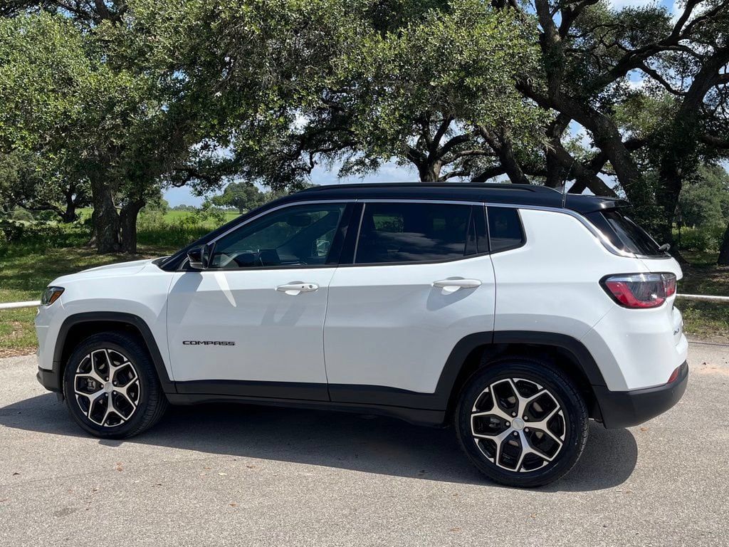 Used 2024 Jeep Compass Limited AWD/4WD image 7