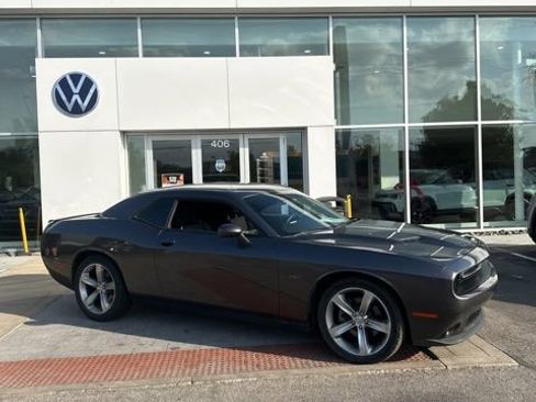 Used 2016 Dodge Challenger R/T image 3