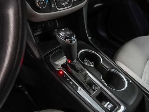 Used 2019 Chevrolet Equinox LS image 21