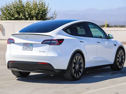 Used 2023 Tesla Model Y Performance AWD/4WD image 5