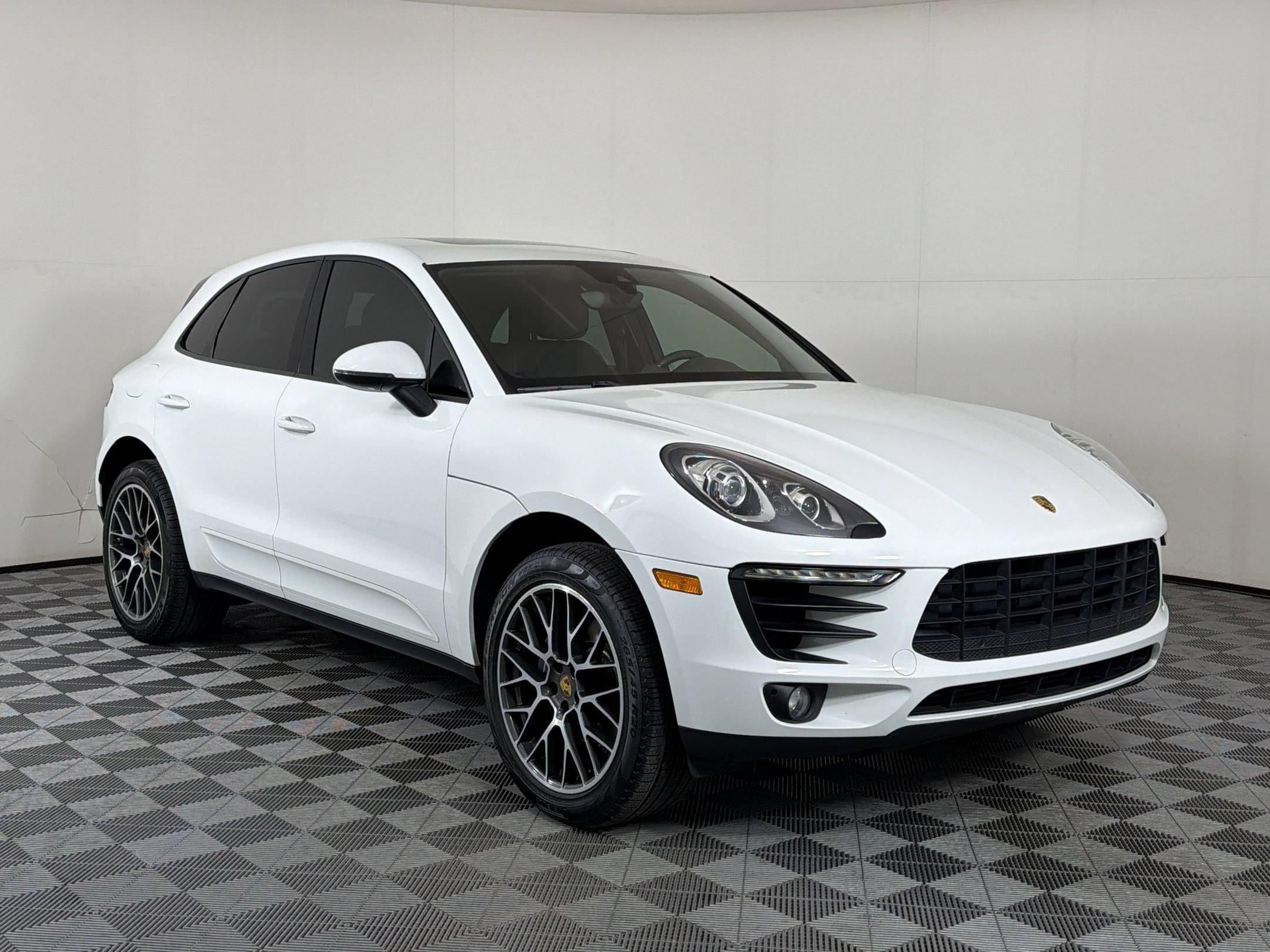 Used 2018 Porsche Macan AWD/4WD image 8
