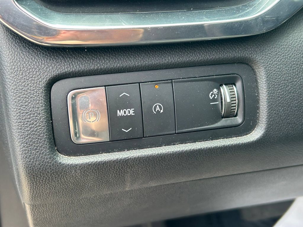 Used 2025 GMC Acadia Elevation FWD image 28