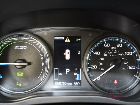 Used 2018 Mitsubishi Outlander GT AWD/4WD image 17