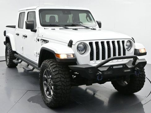 Used 2020 Jeep Gladiator Overland w/ Popular Equipment Package AWD/4WD image 2