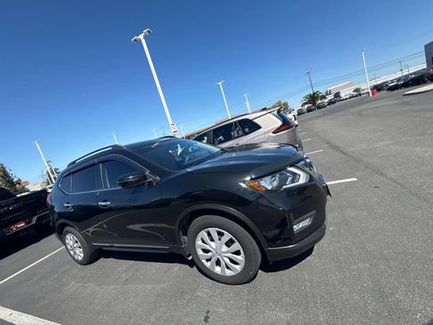 Used 2017 Nissan Rogue S FWD image 1