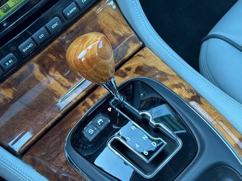 Used 2008 Jaguar XJ8 image 21