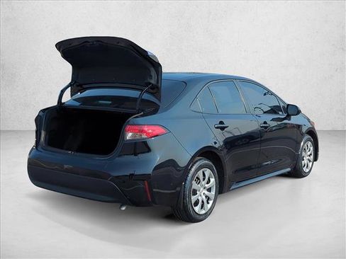 Used 2025 Toyota Corolla LE FWD image 5