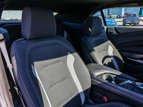 Used 2023 Chevrolet Camaro LT w/ Technology Package image 11