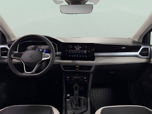 Used 2025 Volkswagen Taos SE image 10