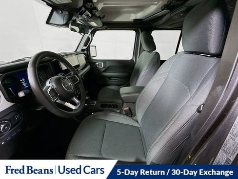 Used 2025 Jeep Wrangler Unlimited Sahara w/ Safety Group AWD/4WD image 22
