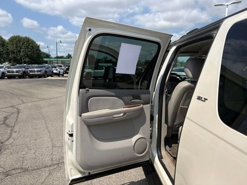 Used 2012 GMC Yukon XL SLT w/ SLT-2 Equipment Package AWD/4WD image 22