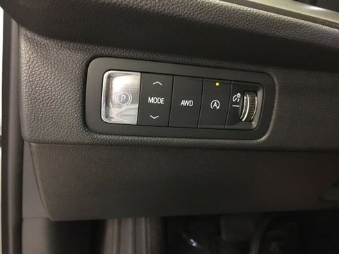 Used 2025 Chevrolet Traverse LT image 33