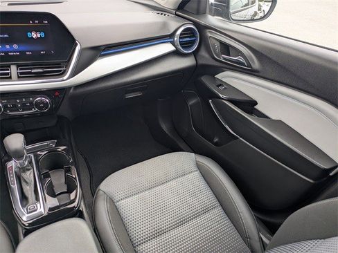 Certified 2025 Chevrolet Trax LT w/ LT Convenience Package image 19