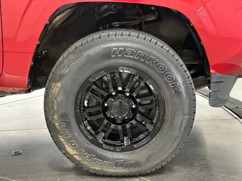 Used 2019 Toyota Tacoma SR5 RWD image 24