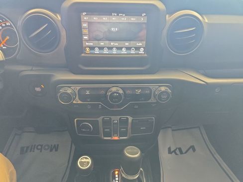 Used 2023 Jeep Gladiator Willys image 23