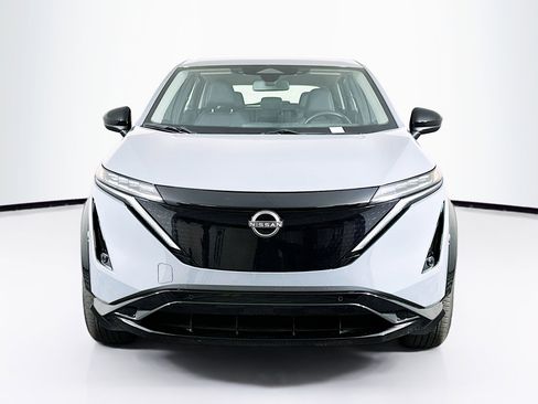 Used 2023 Nissan Ariya AWD image 2