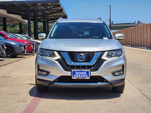 Used 2017 Nissan Rogue SV FWD image 2