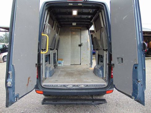 Used 2018 Mercedes-Benz Sprinter 2500 image 9
