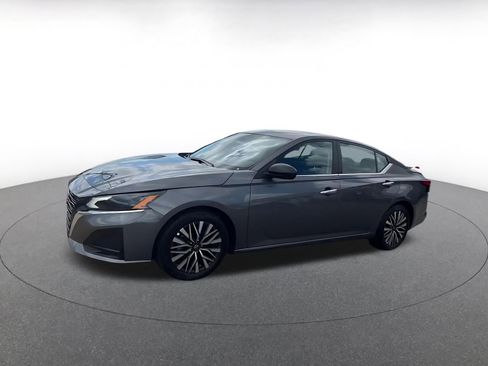 Used 2025 Nissan Altima 2.5 SV FWD image 8