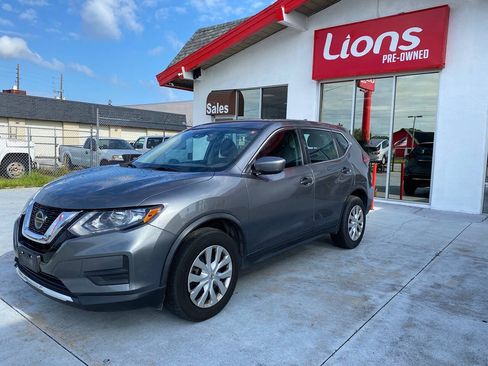 Used 2020 Nissan Rogue S AWD/4WD image 2