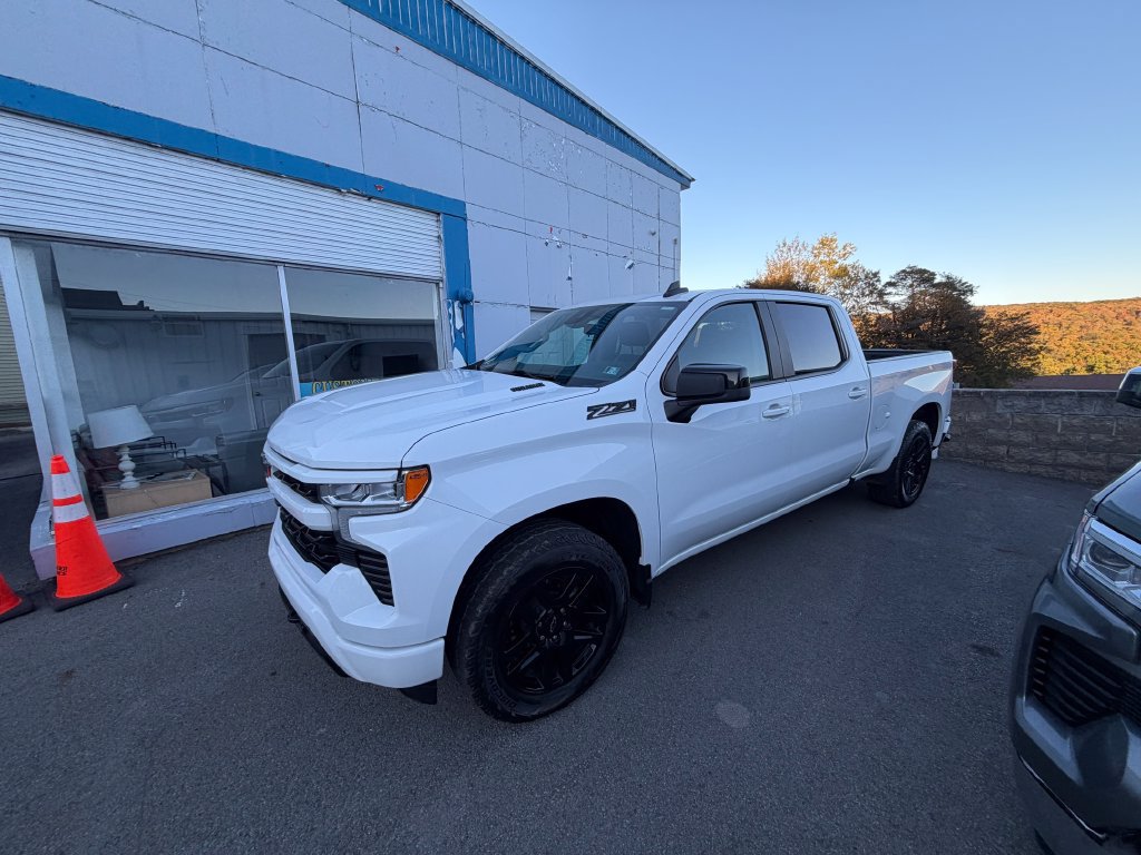 Used 2023 Chevrolet Silverado 1500 RST w/ Convenience Package II AWD/4WD image 2