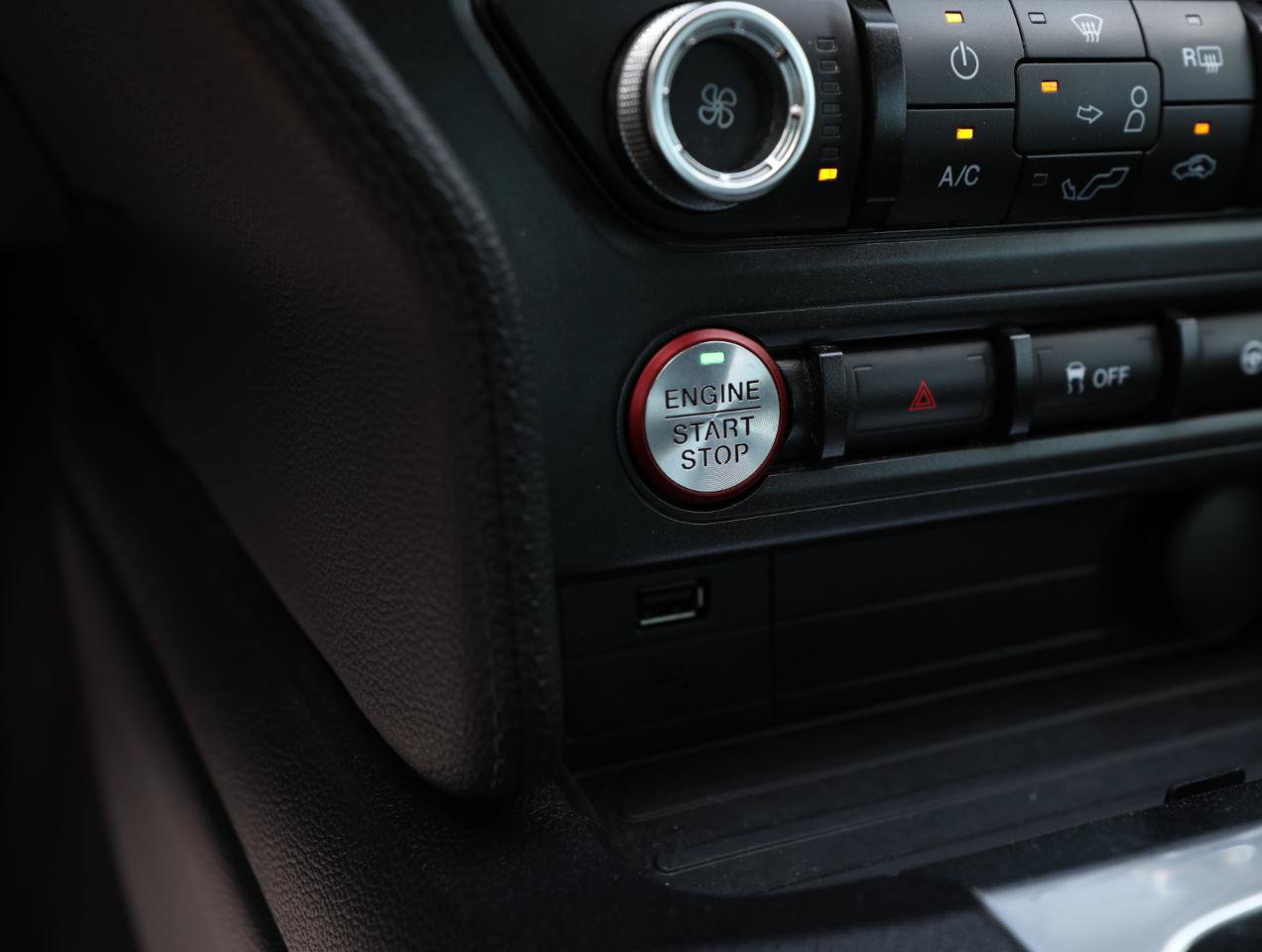 Used 2020 Ford Mustang Coupe RWD image 18
