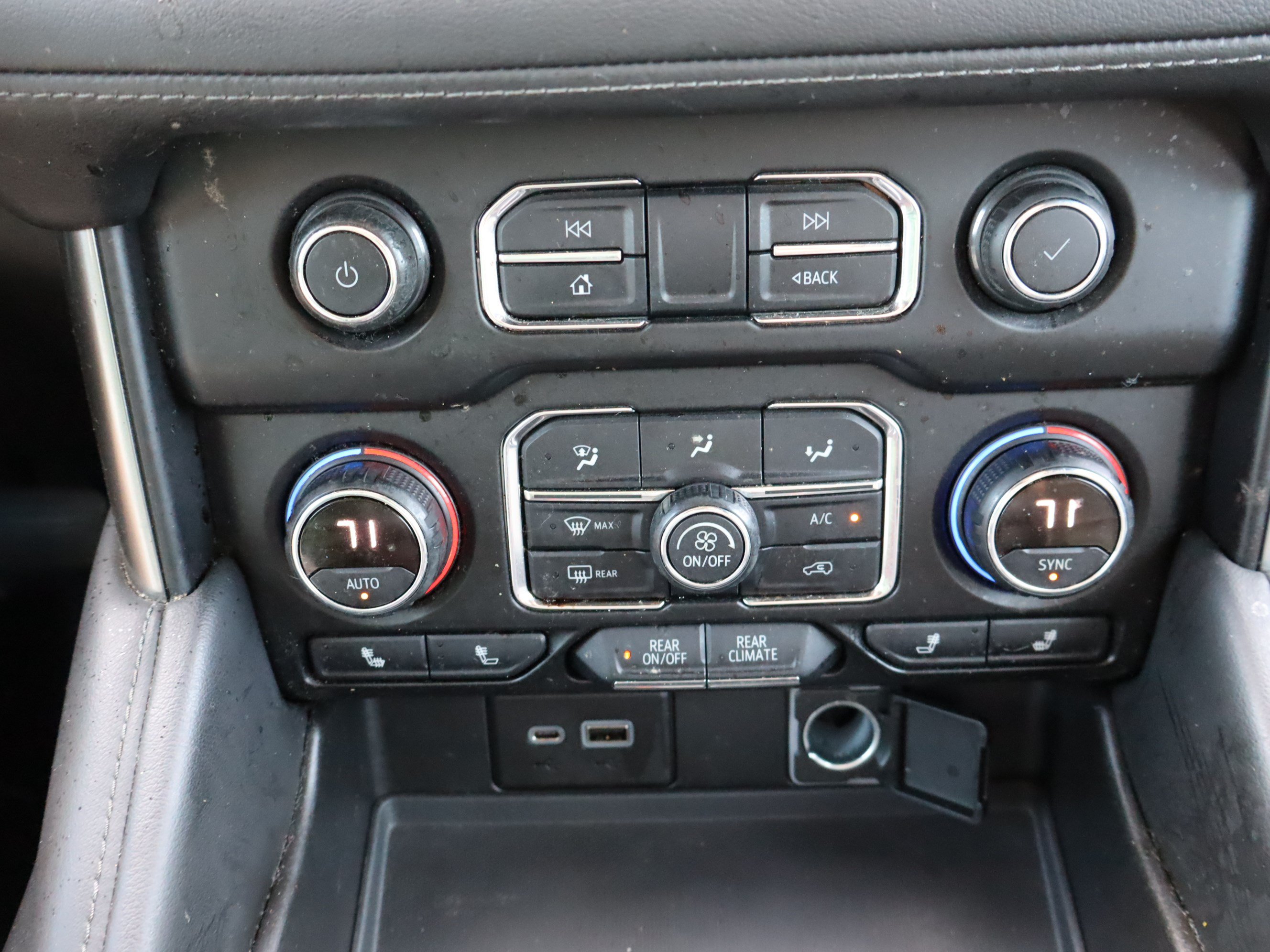 Used 2021 Chevrolet Tahoe LT w/ LT Signature Package RWD image 30