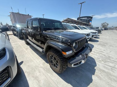 Used 2025 Jeep Gladiator Sport AWD/4WD image 3