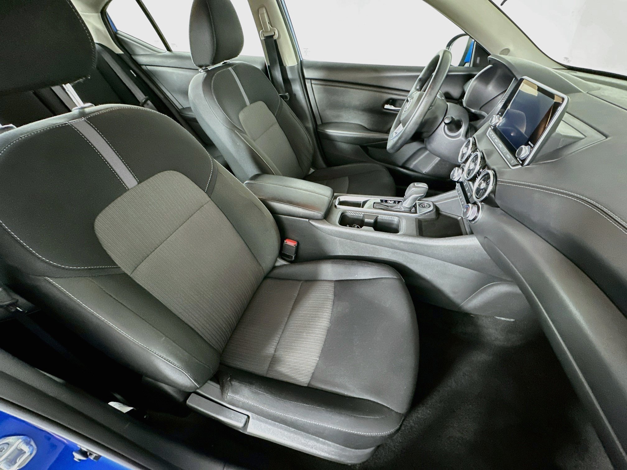 Used 2025 Nissan Sentra SV FWD image 28