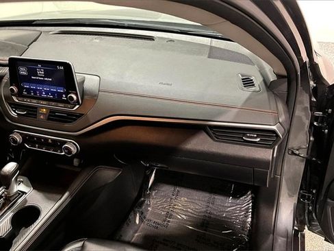 Used 2021 Nissan Altima 2.5 SR w/ SR Premium Package image 27