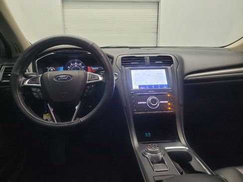Used 2020 Ford Fusion Titanium image 22