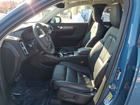 Certified 2023 Volvo XC40 B5 Plus image 13