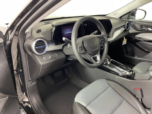 Certified 2026 Chevrolet Trax LT w/ Driver Confidence Package FWD image 3