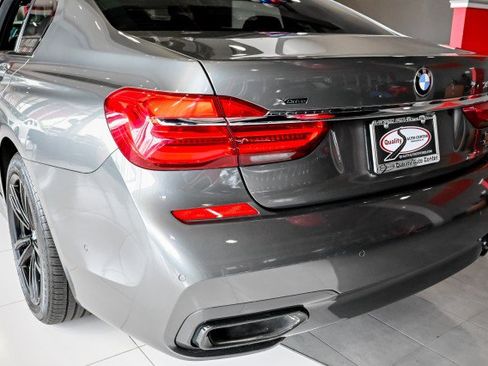 Used 2019 BMW 750i xDrive w/ M Sport Package AWD/4WD image 12
