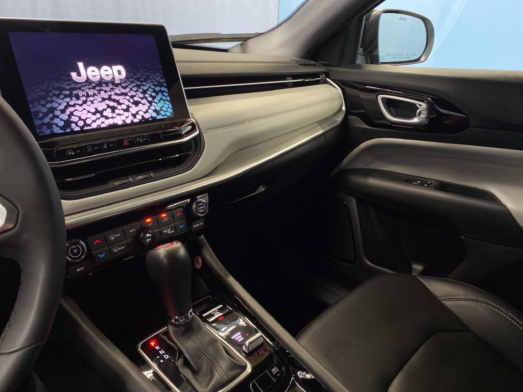 Certified 2025 Jeep Compass Limited AWD/4WD image 16
