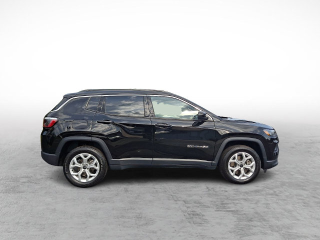Used 2025 Jeep Compass Latitude AWD/4WD image 7