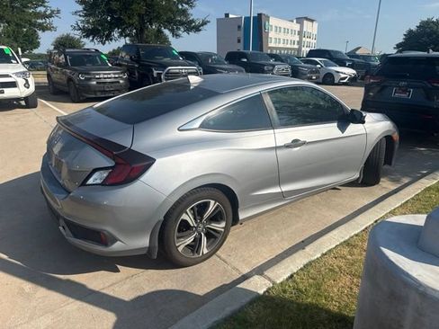 Used 2017 Honda Civic Touring image 3