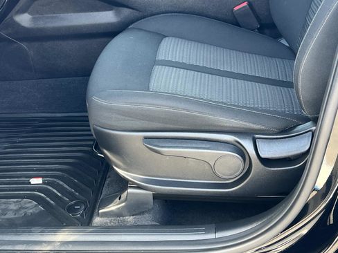 Used 2023 Kia Sorento LX image 20