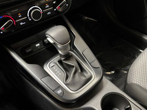 Used 2025 Kia Soul LX w/ LX Technology Package FWD image 34