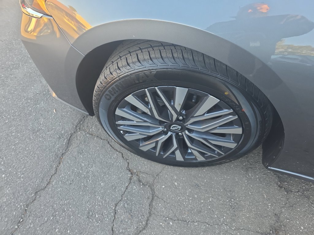 Used 2025 Nissan Altima 2.5 SV FWD image 23