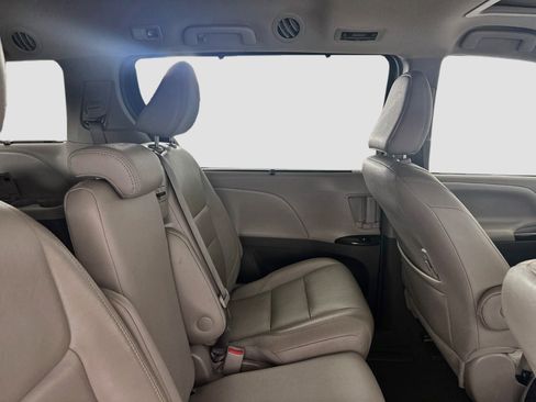 Used 2019 Toyota Sienna XLE FWD image 27