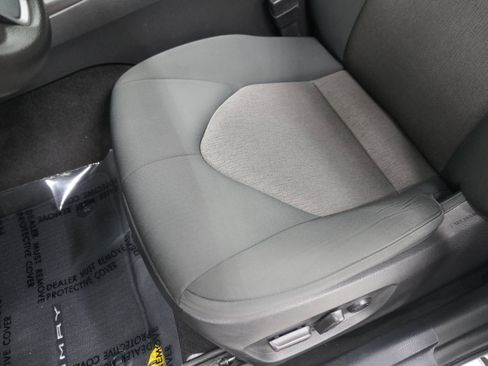 Used 2022 Toyota Camry LE image 12