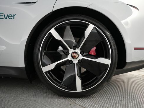 Used 2021 Porsche Taycan 4S w/ Premium Package image 18