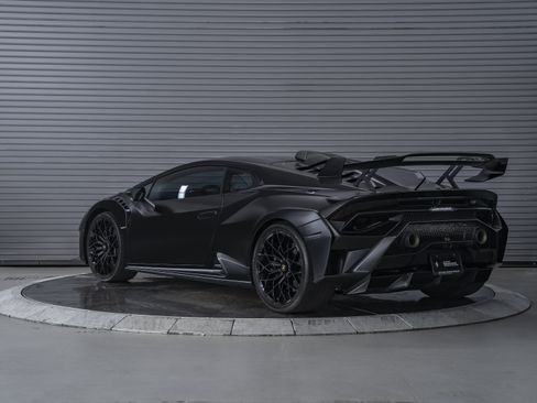 Used 2024 Lamborghini Huracan STO RWD image 3